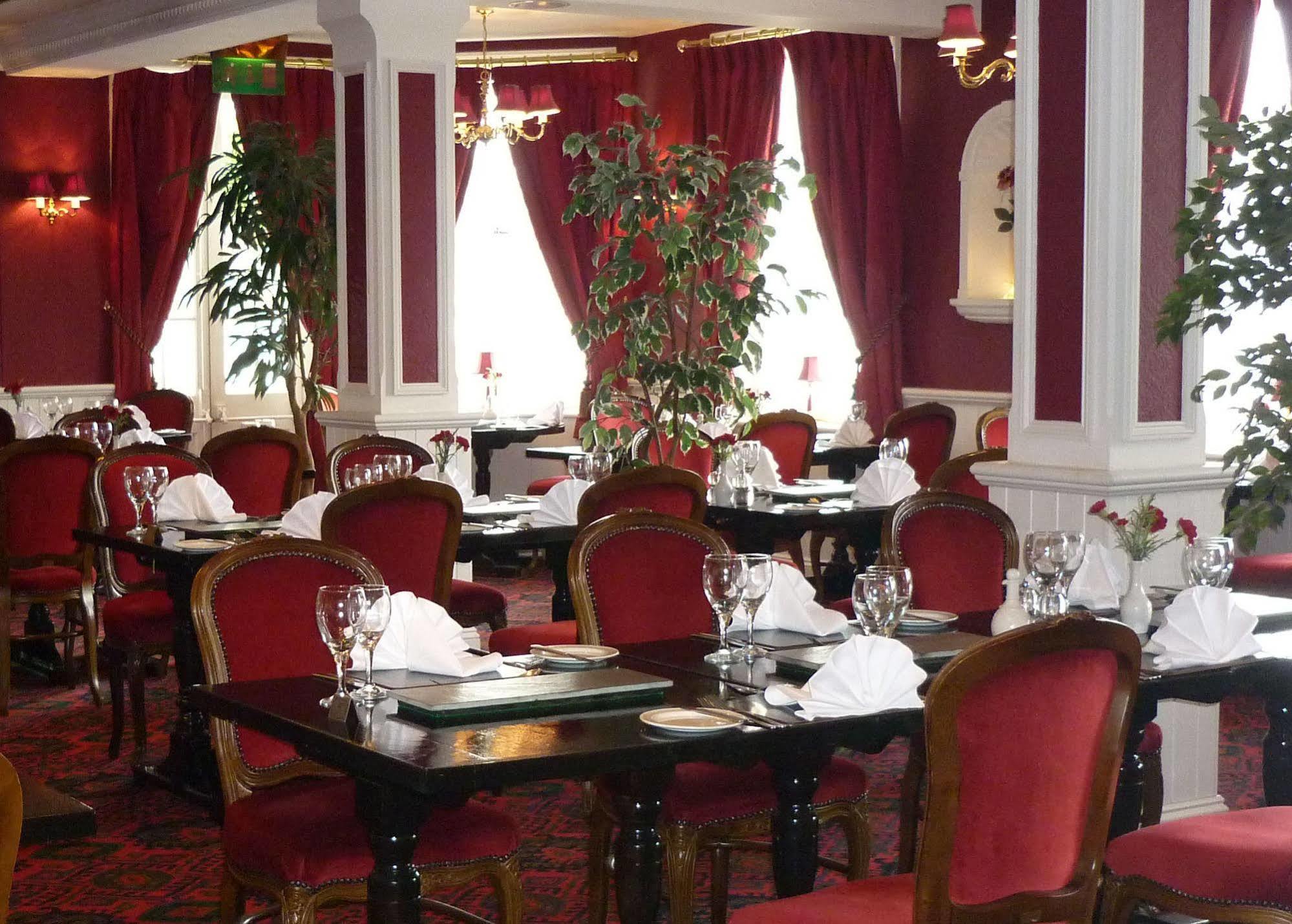 The Falcon Hotel Б'юд Екстер'єр фото